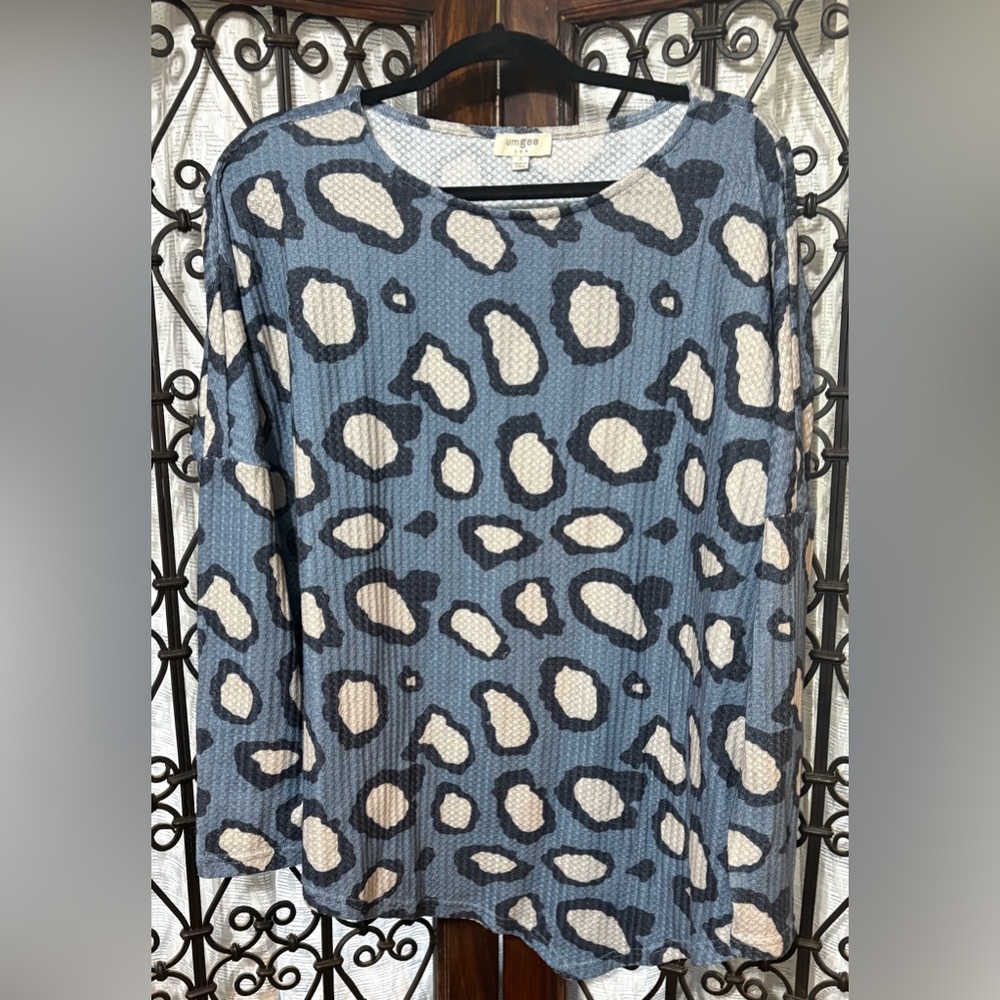 Umgee Blue and Cream Leopard Print Long Sleeve Top
